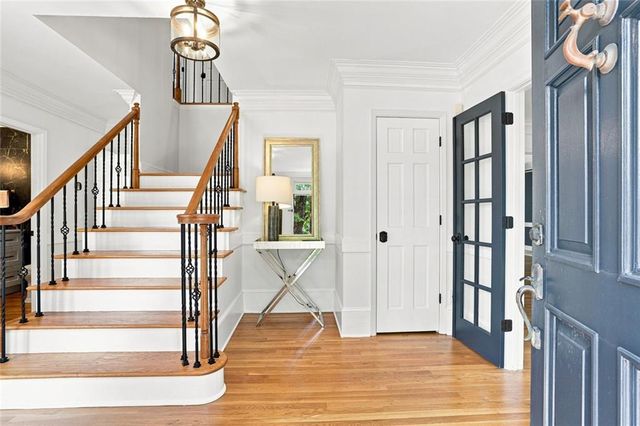 7680 Dunvegan Close, Sandy Springs, GA 30350