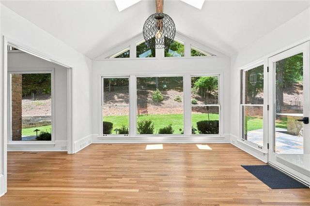 7680 Dunvegan Close, Sandy Springs, GA 30350