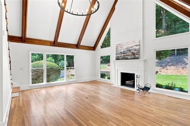 7680 Dunvegan Close, Sandy Springs, GA 30350