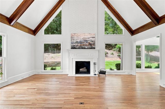 7680 Dunvegan Close, Sandy Springs, GA 30350