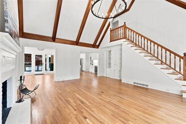 7680 Dunvegan Close, Sandy Springs, GA 30350