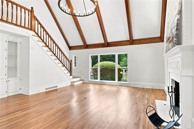 7680 Dunvegan Close, Sandy Springs, GA 30350