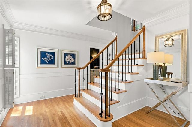 7680 Dunvegan Close, Sandy Springs, GA 30350