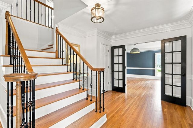 7680 Dunvegan Close, Sandy Springs, GA 30350