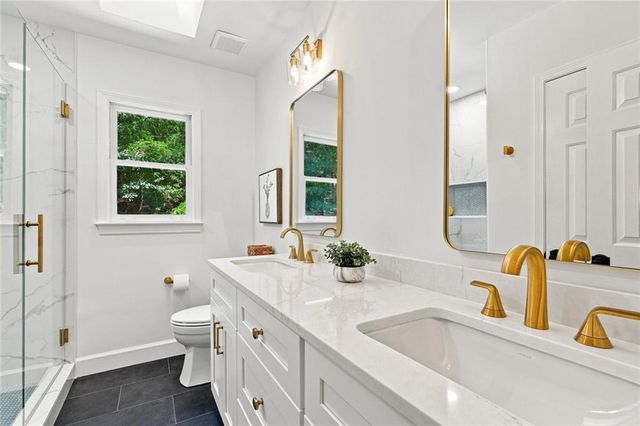 7680 Dunvegan Close, Sandy Springs, GA 30350