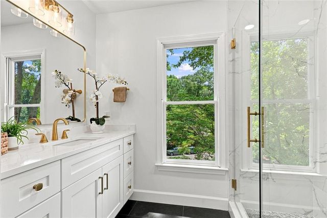 7680 Dunvegan Close, Sandy Springs, GA 30350