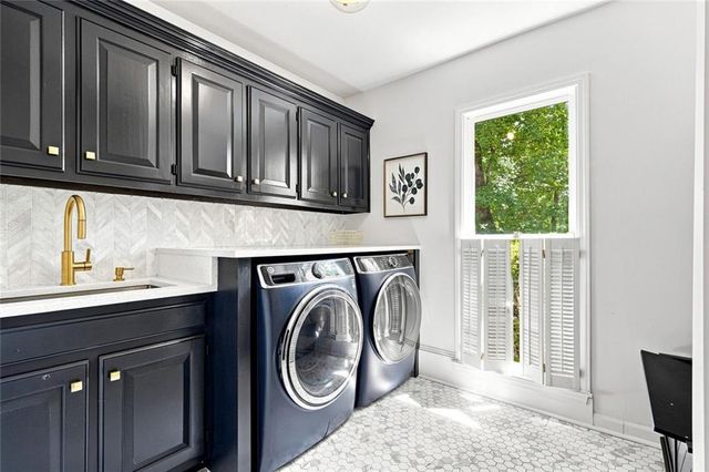 7680 Dunvegan Close, Sandy Springs, GA 30350