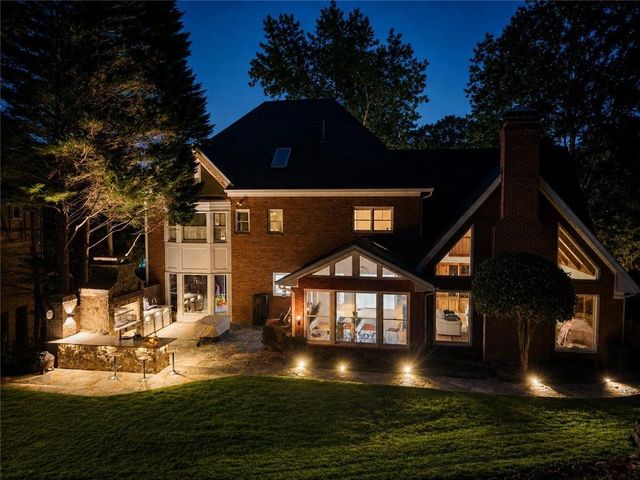 7680 Dunvegan Close, Sandy Springs, GA 30350