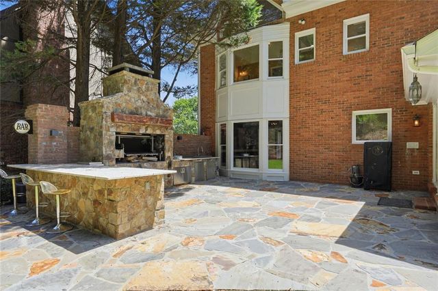 7680 Dunvegan Close, Sandy Springs, GA 30350