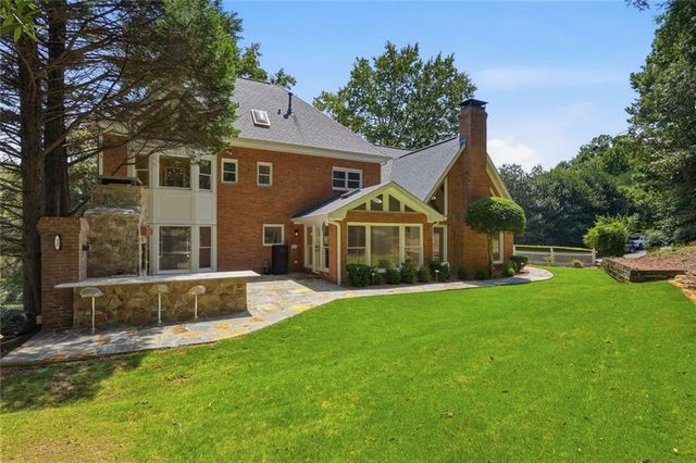 7680 Dunvegan Close, Sandy Springs, GA 30350