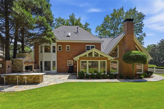 7680 Dunvegan Close, Sandy Springs, GA 30350