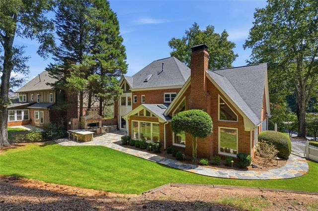 7680 Dunvegan Close, Sandy Springs, GA 30350