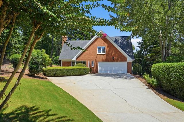 7680 Dunvegan Close, Sandy Springs, GA 30350
