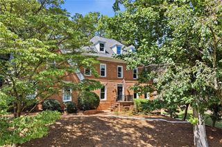 7680 Dunvegan Close, Sandy Springs, GA 30350