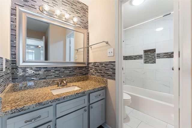 3919 Fairmont Parkway 250, Pasadena, TX 77504