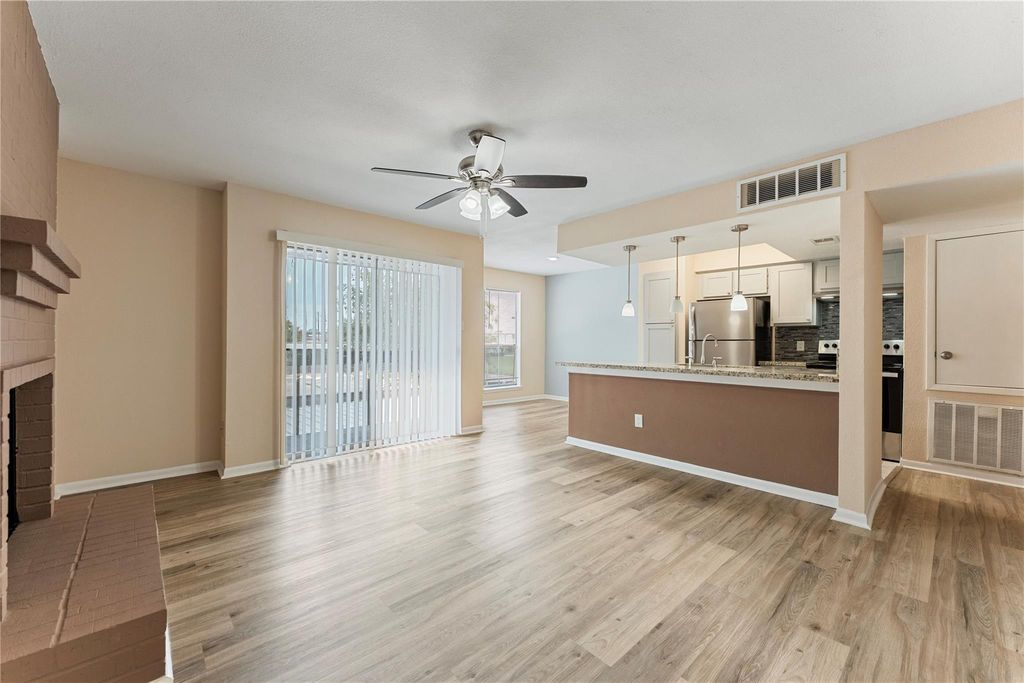 3919 Fairmont Parkway 250, Pasadena, TX 77504