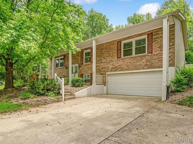 149 Glenwood Drive, Glen Carbon, IL 62034