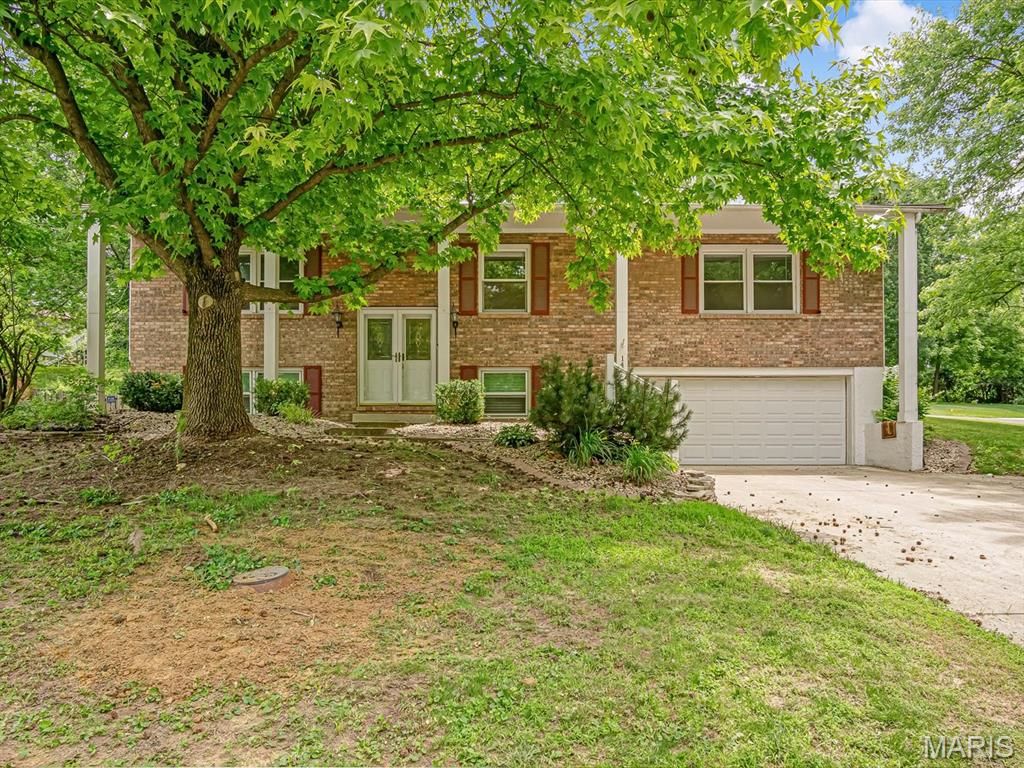 149 Glenwood Drive, Glen Carbon, IL 62034