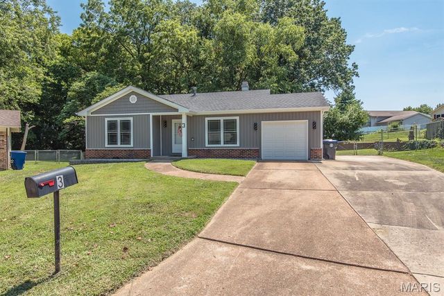 3 Thornway Court, St Peters, MO 63376