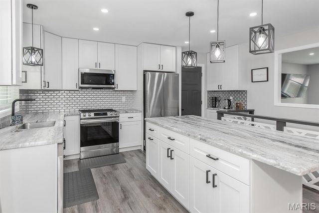 3 Thornway Court, St Peters, MO 63376