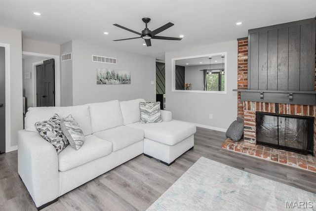 3 Thornway Court, St Peters, MO 63376