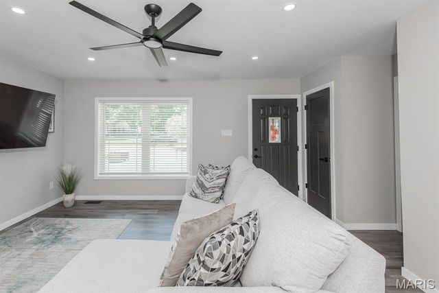 3 Thornway Court, St Peters, MO 63376