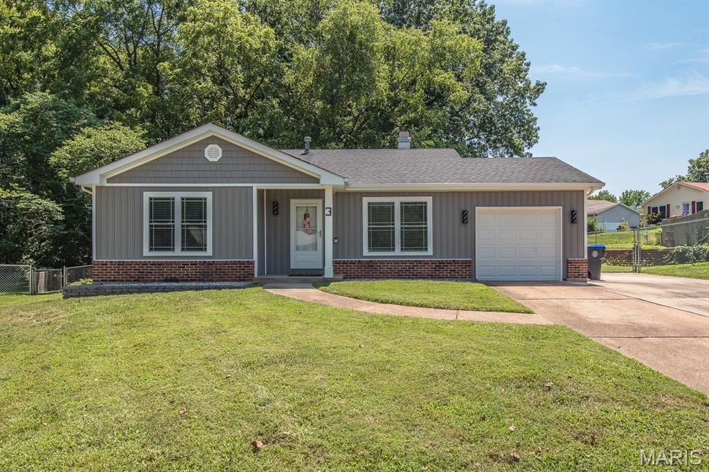 3 Thornway Court, St Peters, MO 63376