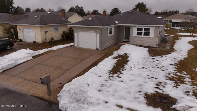 11 Palmetto Point Street, Toms River, NJ 08757