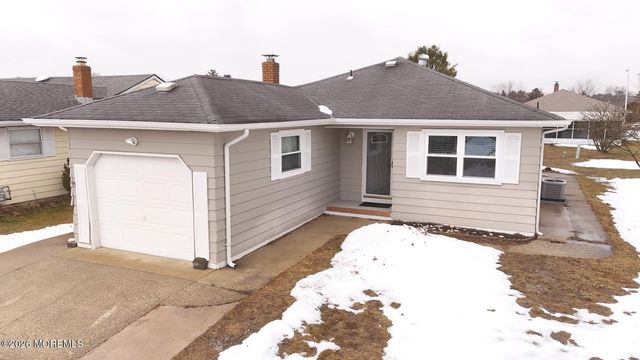 11 Palmetto Point Street, Toms River, NJ 08757