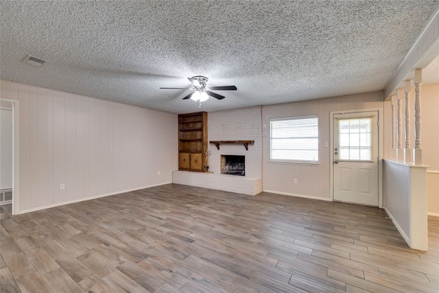 504 S Colonial Drive, Cleburne, TX 76033