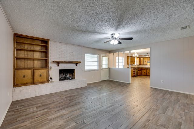 504 S Colonial Drive, Cleburne, TX 76033