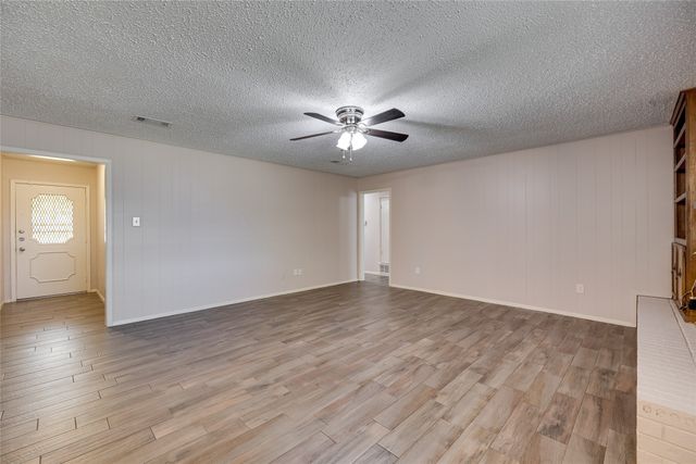 504 S Colonial Drive, Cleburne, TX 76033