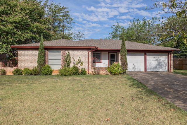 504 S Colonial Drive, Cleburne, TX 76033