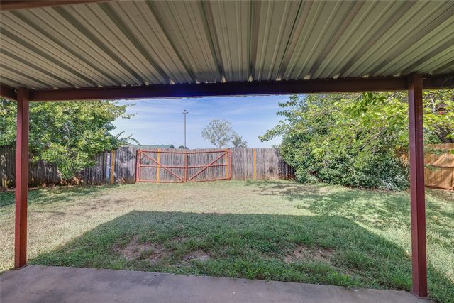 504 S Colonial Drive, Cleburne, TX 76033