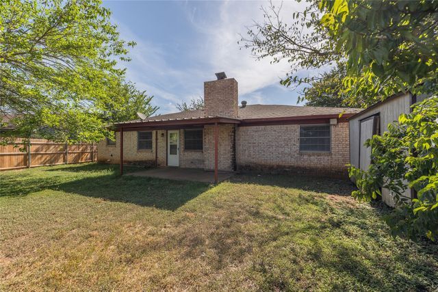 504 S Colonial Drive, Cleburne, TX 76033