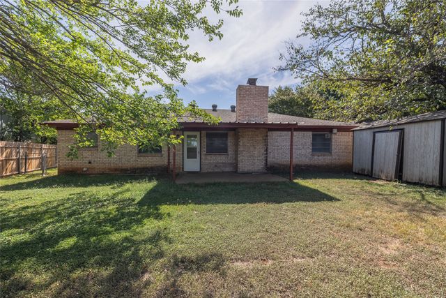 504 S Colonial Drive, Cleburne, TX 76033