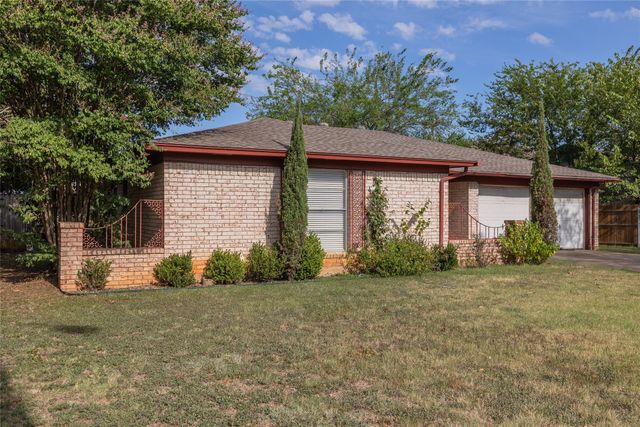 504 S Colonial Drive, Cleburne, TX 76033