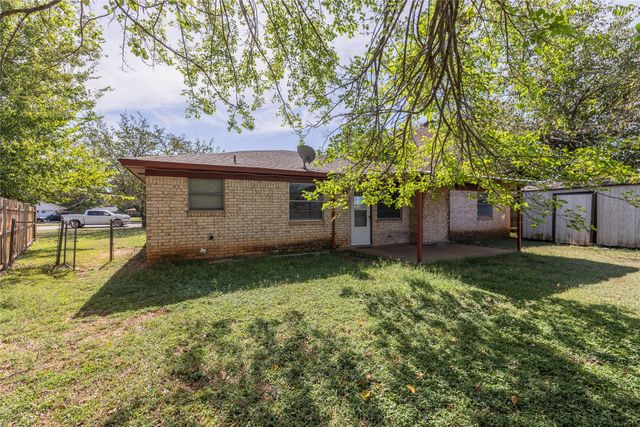504 S Colonial Drive, Cleburne, TX 76033