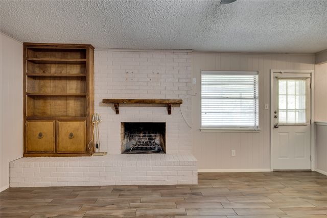 504 S Colonial Drive, Cleburne, TX 76033