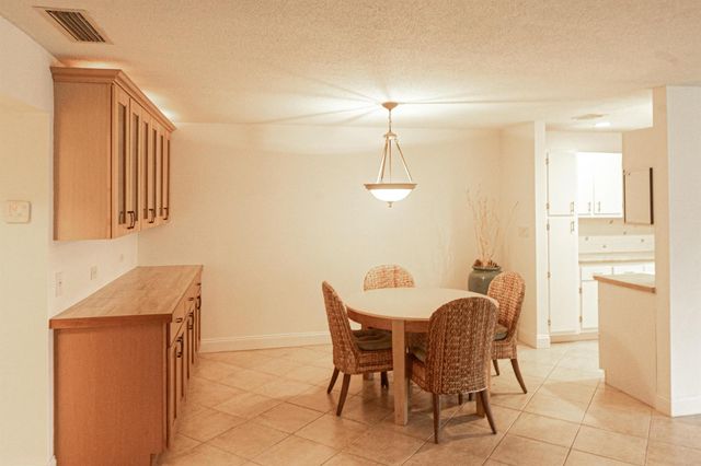 250 High Point Court B, Boynton Beach, FL 33435