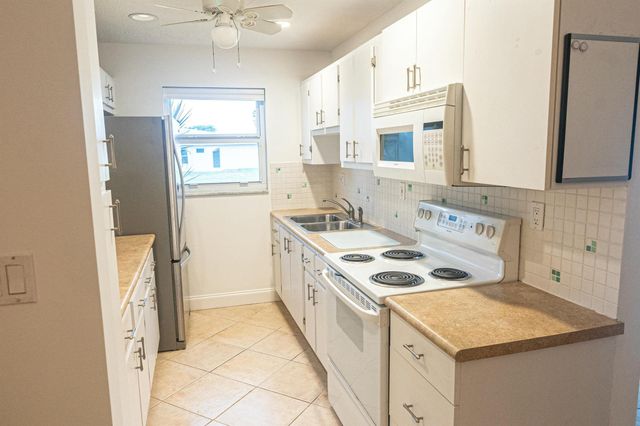 250 High Point Court B, Boynton Beach, FL 33435