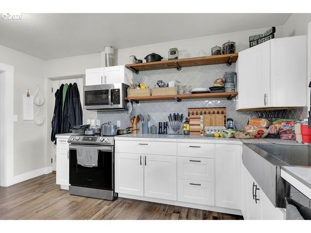 1215 IRVING Rd, Eugene, OR 97404