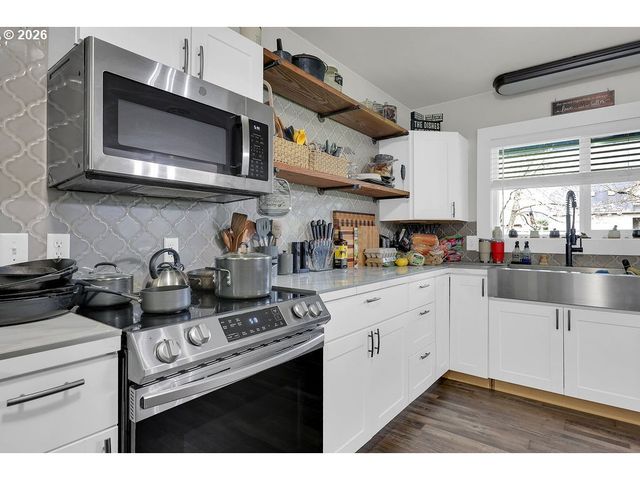 1215 IRVING Rd, Eugene, OR 97404