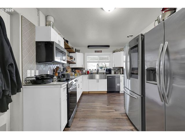 1215 IRVING Rd, Eugene, OR 97404