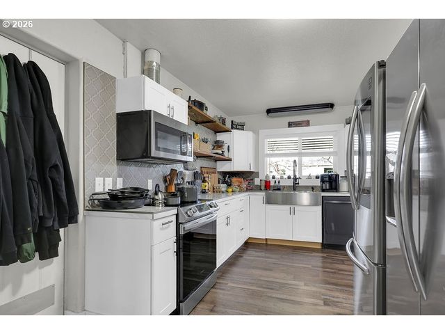 1215 IRVING Rd, Eugene, OR 97404