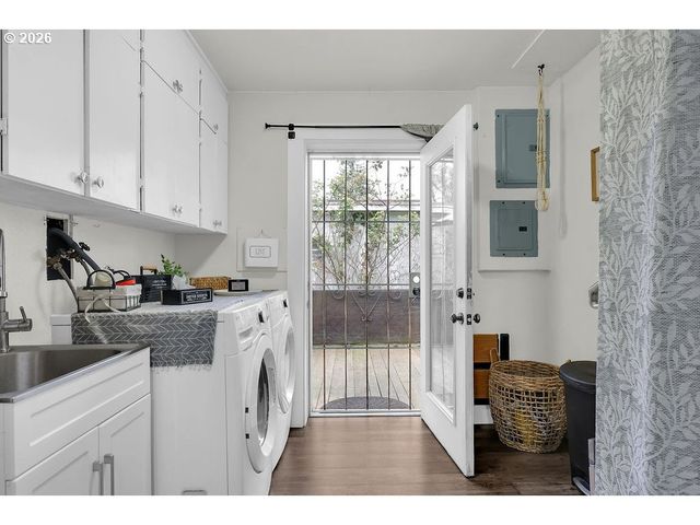 1215 IRVING Rd, Eugene, OR 97404