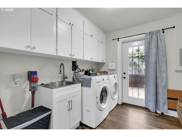 1215 IRVING Rd, Eugene, OR 97404