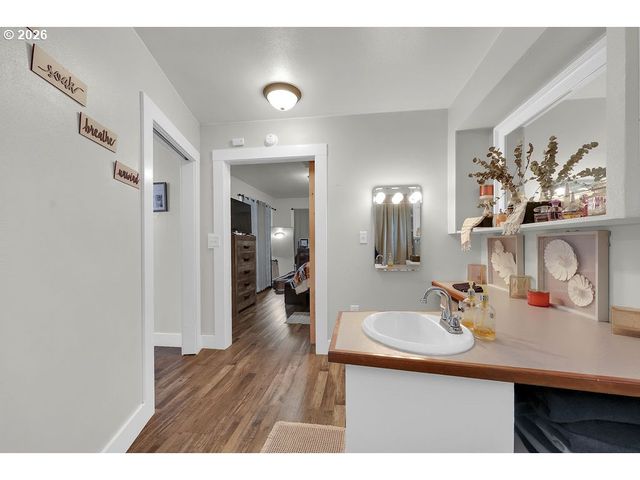 1215 IRVING Rd, Eugene, OR 97404