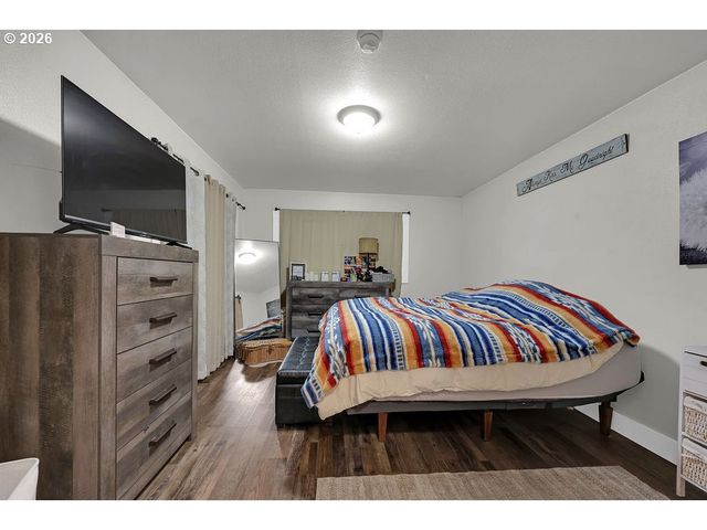 1215 IRVING Rd, Eugene, OR 97404