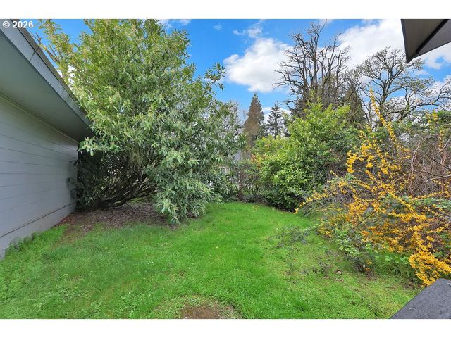 1215 IRVING Rd, Eugene, OR 97404